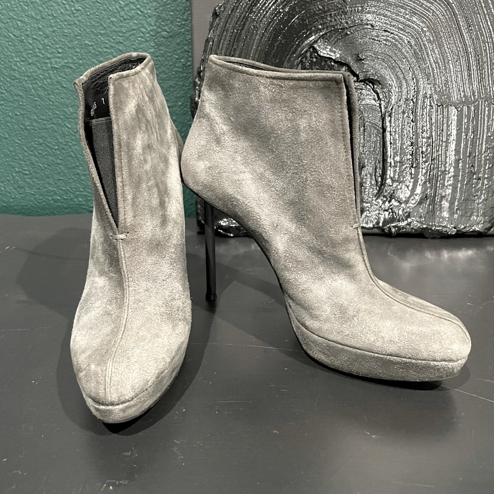 Stewart Wiseman gray suede stiletto bootie